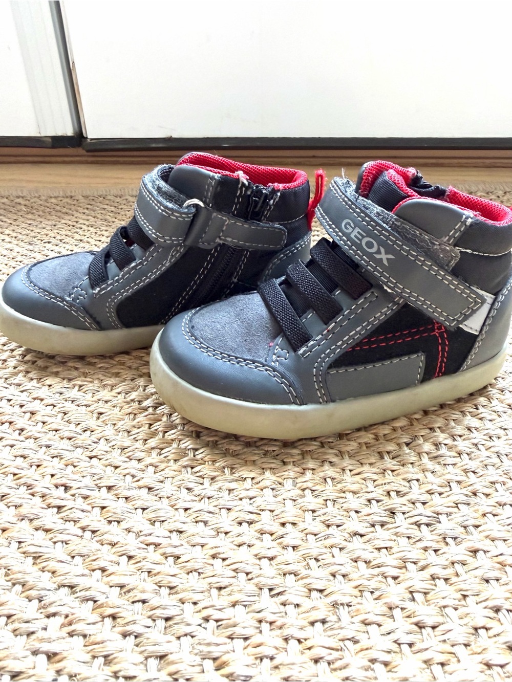 Geox Gisli High-Top Sneakers | Toddler US 6.5/ EU 22| Grey/Black/Red